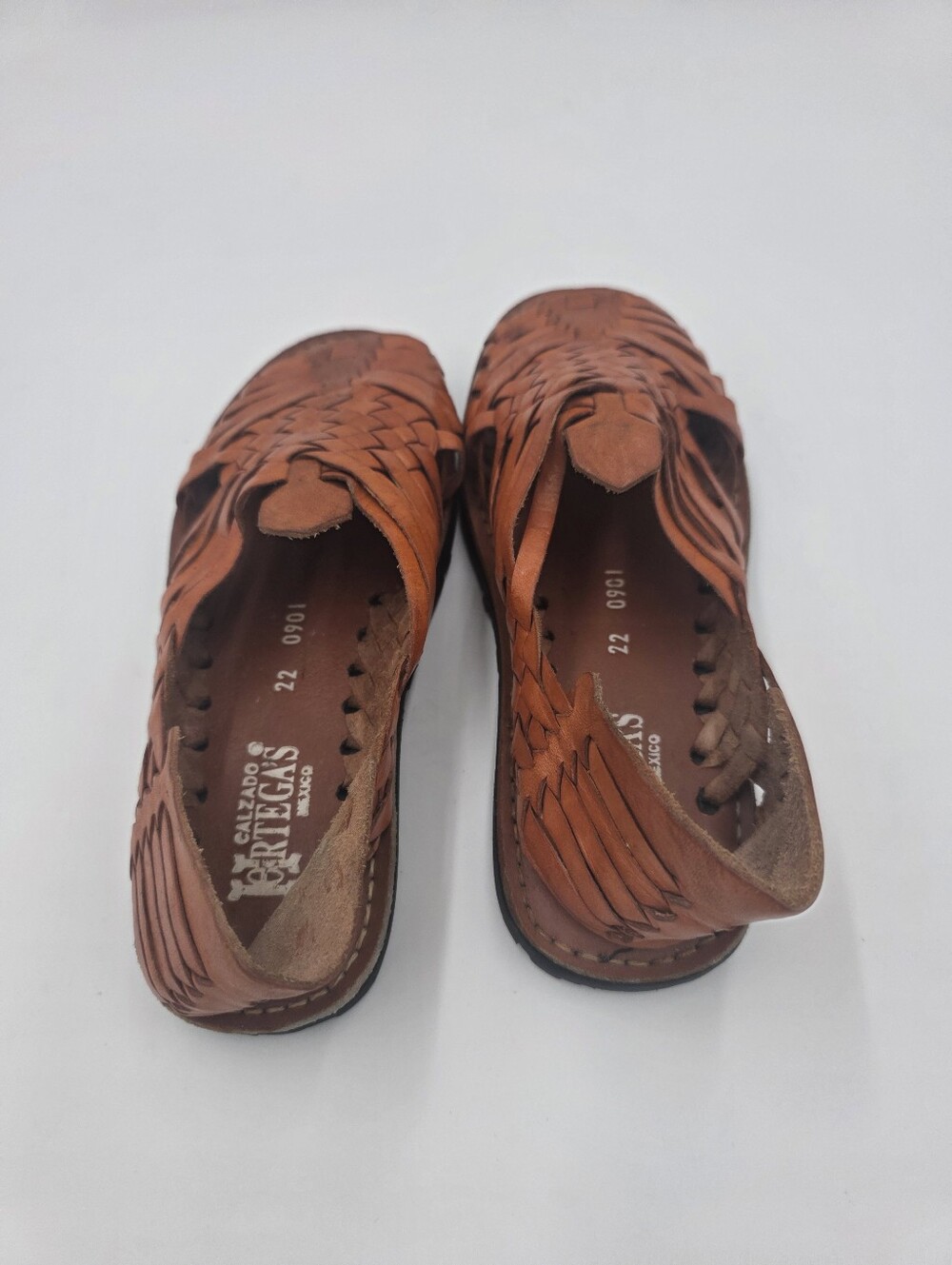 Vintage Mexican Huarache Leather Sandals - Child Size 4. - Picture 3 of 6